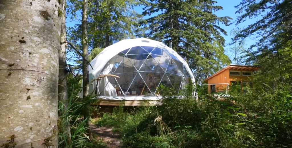 30-ft dome home in the Pacific Northwest 